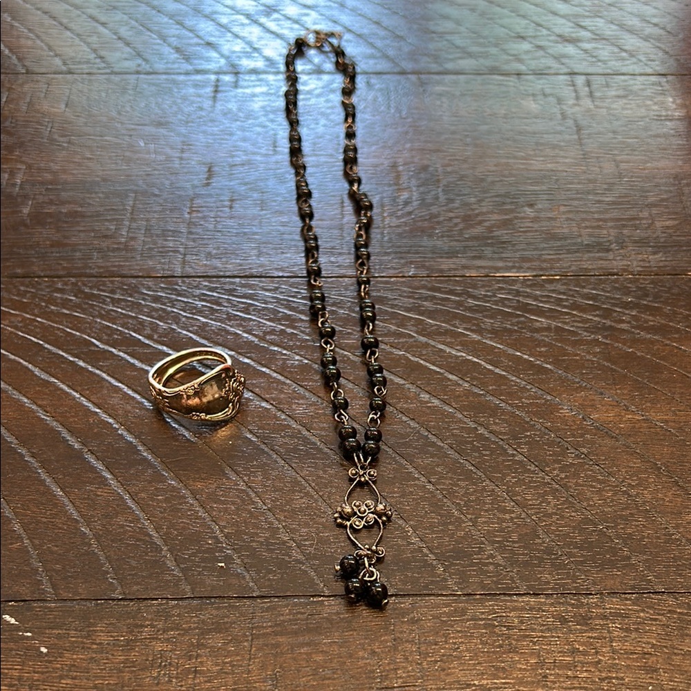Oneida Silver tone ring, Black beaded, dainty Necklace